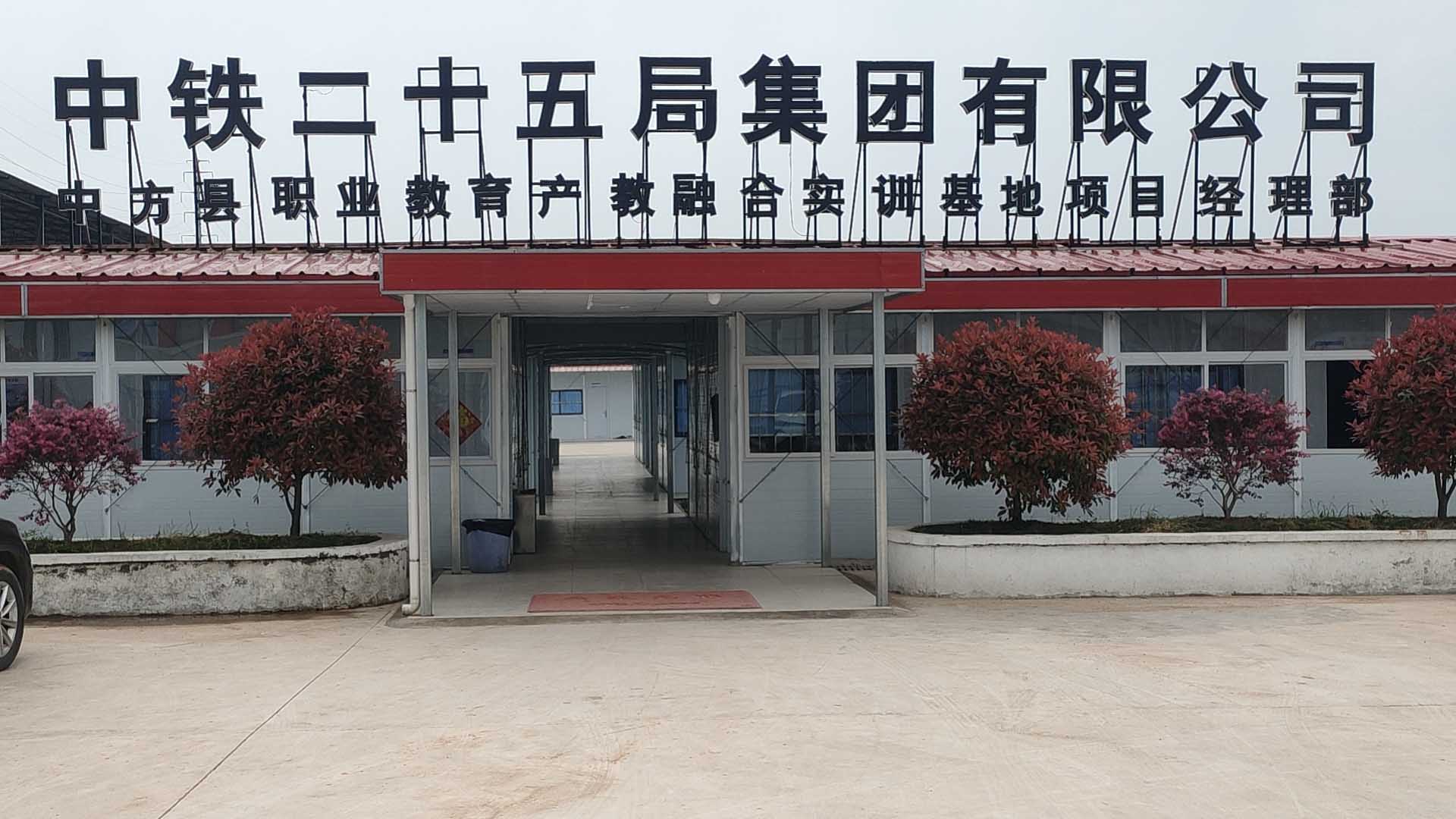 張家界國輝建材有限公司,張家界塔吊租賃,施工電梯租賃,重型吊車租賃,隨車吊租賃,辦公車輛